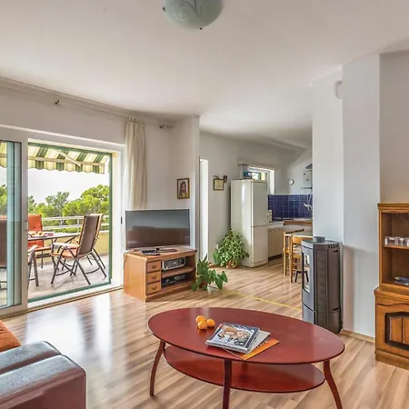 Cozy Studio In Makarska With Wifi Апартаменти