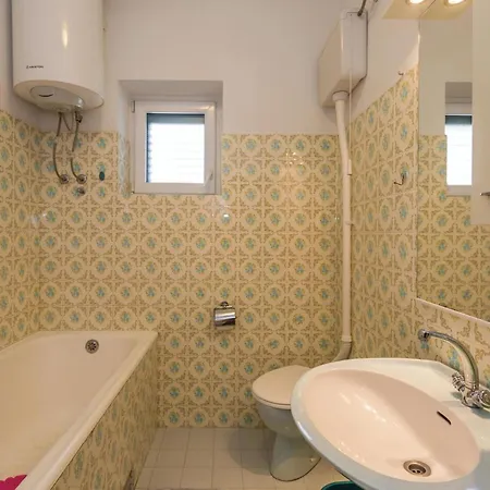 Cozy Studio In Makarska With Wifi