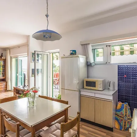 Cozy Studio In Makarska With Wifi Апартаменти *